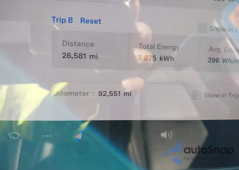 2020 Tesla Model Y Long Range Dual Motor All-Wheel Drive z USA, uszkodzony, nr VIN 5YJYGDEE2LF016684